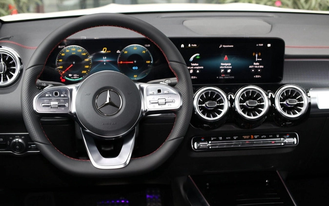 Mercedes-Benz EQB cena 252022 przebieg: 5, rok produkcji 2023 z Ćmielów małe 232